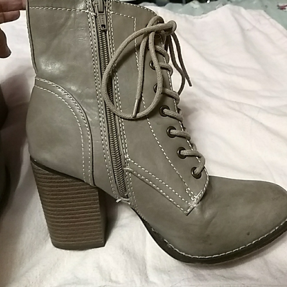 Candies Taupe Ankle Boot Size 9 Front Tie Side Zip - Picture 3 of 5